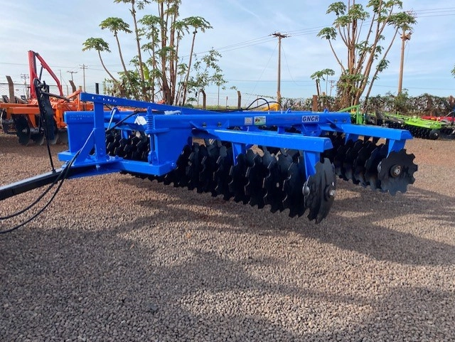 Grade Niveladora Controle Remoto modelo GNCR 40x22" discos de 4,5mm espaçamento 195 mm marca Tatu Imagem Grade Niveladora Controle Remoto modelo GNCR 40x22" discos de 4,5mm espaçamento 195 mm marca Tatu