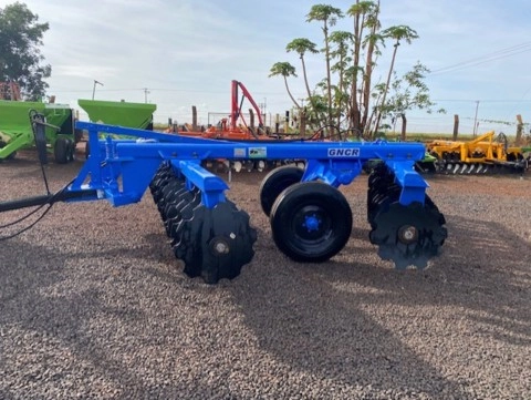 Imagem Grade Niveladora Controle Remoto modelo GNCR 40x22" discos de 4,5mm espaçamento 195 mm marca Tatu Imagem Grade Niveladora Controle Remoto modelo GNCR 40x22" discos de 4,5mm espaçamento 195 mm marca Tatu