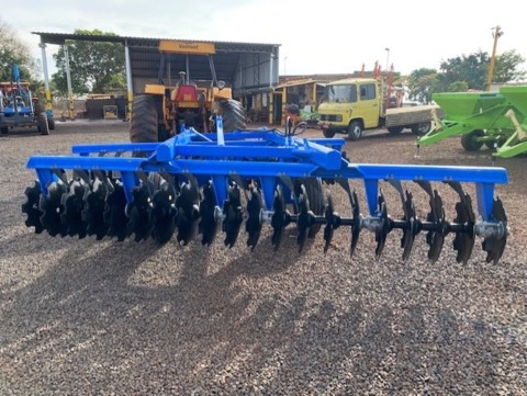 Imagem Grade Niveladora Controle Remoto modelo GNCR 40x22" discos de 4,5mm espaçamento 195 mm marca Tatu Imagem Grade Niveladora Controle Remoto modelo GNCR 40x22" discos de 4,5mm espaçamento 195 mm marca Tatu