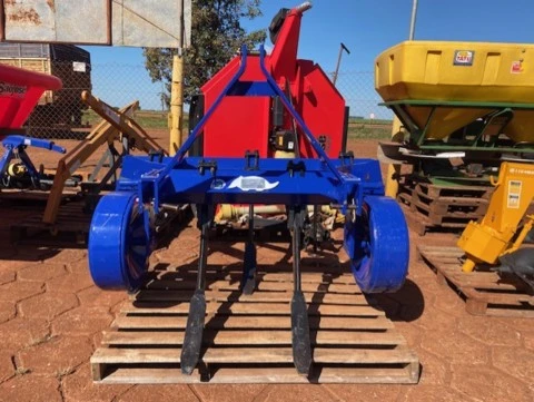 Imagem Subsolador de Hidráulico, modelo AST 5 Hastes marca Tatu Imagem Subsolador de Hidráulico, modelo AST 5 Hastes marca Tatu