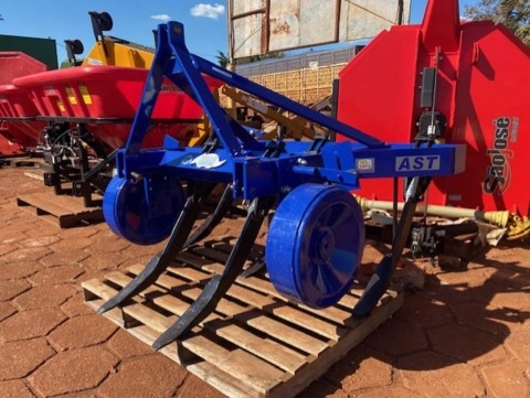 Imagem Subsolador de Hidráulico, modelo AST 5 Hastes marca Tatu Imagem Subsolador de Hidráulico, modelo AST 5 Hastes marca Tatu