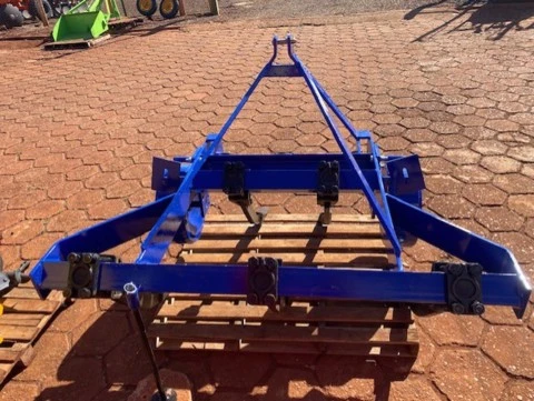 Imagem Subsolador de Hidráulico, modelo AST 5 Hastes marca Tatu Imagem Subsolador de Hidráulico, modelo AST 5 Hastes marca Tatu