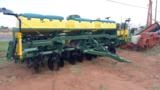 Plantadeira Tatu modelo Ultra, ano 2002, com 10 linhas de 50 cms. Revisada,marcador hidráulico Imagem Plantadeira Tatu modelo Ultra, ano 2002, com 10 linhas de 50 cms. Revisada,marcador hidráulico