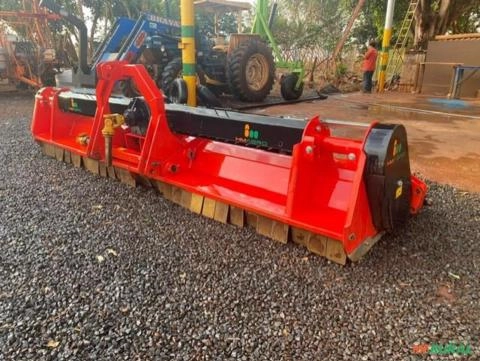 Imagem Triton Modelo Miênia 4300 marca HM AGRO ano 2020 semi novo C/ kit Transporte Imagem Triton Modelo Miênia 4300 marca HM AGRO ano 2020 semi novo C/ kit Transporte