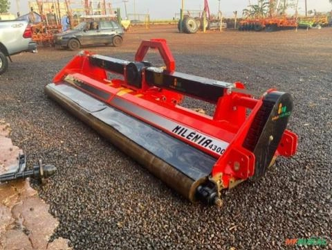 Imagem Triton Modelo Miênia 4300 marca HM AGRO ano 2020 semi novo C/ kit Transporte Imagem Triton Modelo Miênia 4300 marca HM AGRO ano 2020 semi novo C/ kit Transporte