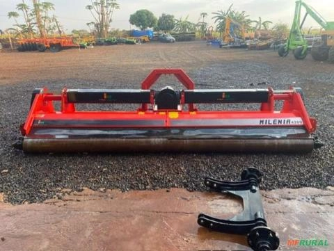 Imagem Triton Modelo Miênia 4300 marca HM AGRO ano 2020 semi novo C/ kit Transporte Imagem Triton Modelo Miênia 4300 marca HM AGRO ano 2020 semi novo C/ kit Transporte