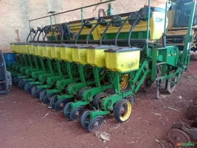 Plantadeira John Deere ano 2016 a vácuo com 12 linhas de 50 Imagem Plantadeira John Deere ano 2016 a vácuo com 12 linhas de 50