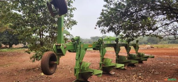 Arador Aiveca Deslocado MFD 5 hastes PM HD Linha Canavieira marca IKEDA ano 2023 Seminovo. Imagem Arador Aiveca Deslocado MFD 5 hastes PM HD Linha Canavieira marca IKEDA ano 2023 Seminovo.