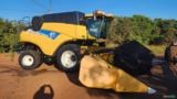 Colheitadeira New Holland modelo CR 9060 com plataforma de 30 pés ano 2011 Imagem Colheitadeira New Holland modelo CR 9060 com plataforma de 30 pés ano 2011