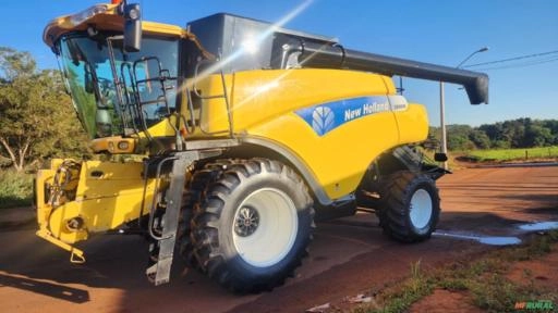 Colheitadeira New Holland modelo CR 9060 com plataforma de 30 pés ano 2011 Imagem Colheitadeira New Holland modelo CR 9060 com plataforma de 30 pés ano 2011