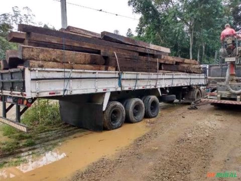 Compro madeira de demolição Imagem Compro madeira de demolição