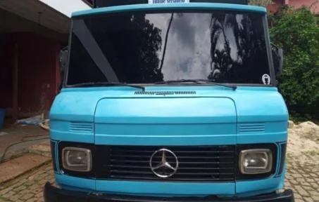 Caminhão Mercedes Benz (MB) 608 ano 83