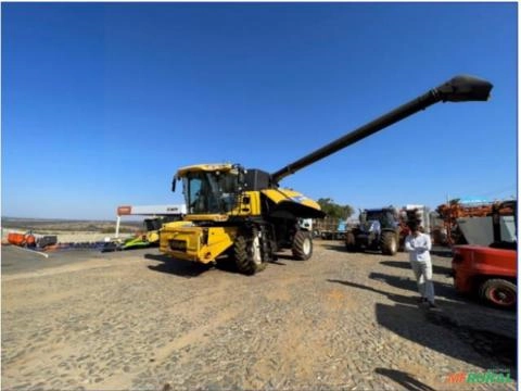 Colheitadeira New Holland-CR6090/2011 em Formiga/MG Imagem Colheitadeira New Holland-CR6090/2011 em Formiga/MG