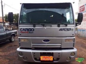 Caminhão Ford C 4532e ano 10