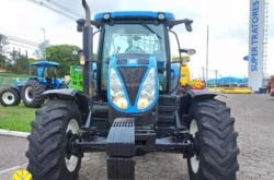 Trator New Holland T7.205 4x4 ano 15
