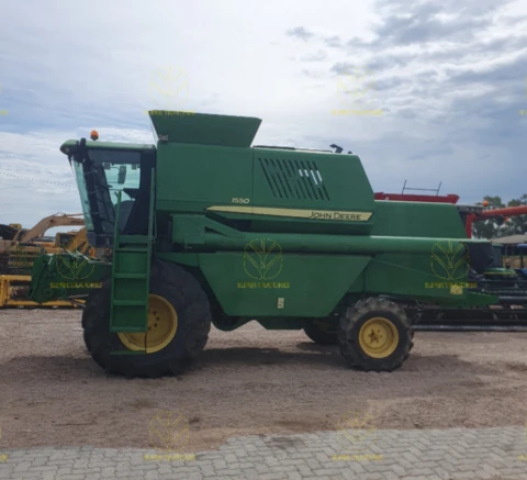 Colheitadeira John Deere 1550 Sojeira ano 2008, com Plat. 23 pés.