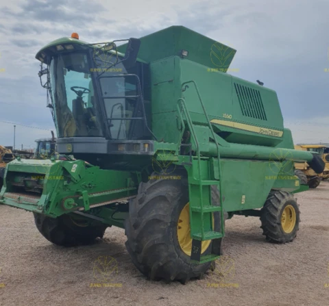 Colheitadeira John Deere 1550 Sojeira ano 2008, com Plat. 23 pés.