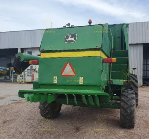 Colheitadeira John Deere 1550 Sojeira ano 2008, com Plat. 23 pés.