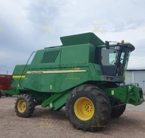 Colheitadeira John Deere 1550 Sojeira ano 2008, com Plat. 23 pés.