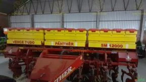 Plantadeira Vence Tudo Panther SM 12000 com 12 linhas de soja ano 2017.