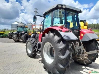 Trator Massey Ferguson Dyna-4 6711R ano 2015.