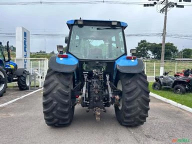 Trator New Holland TM 135 ano 2001