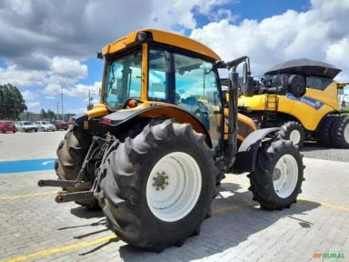 Trator Valtra A124 ano 2018