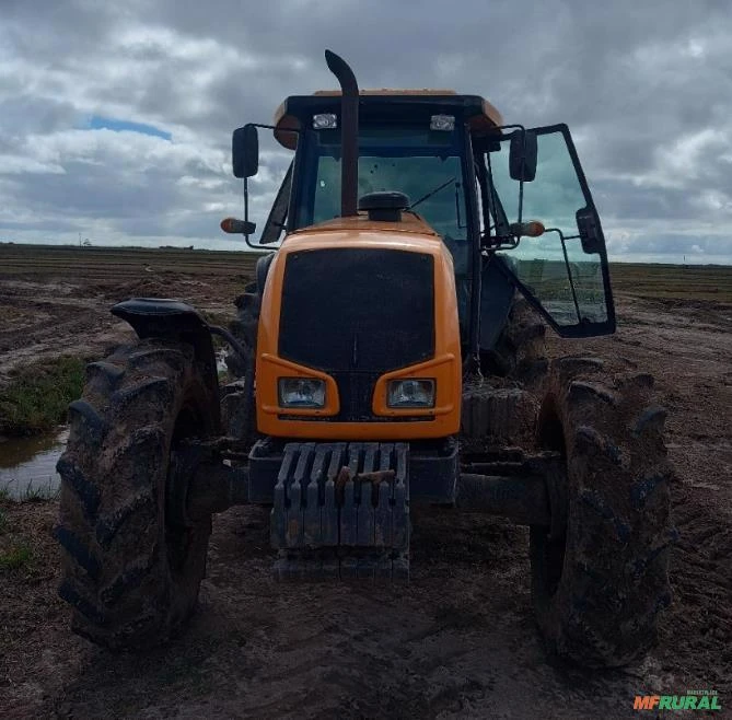 Trator Valtra BH 165 ano 2009.