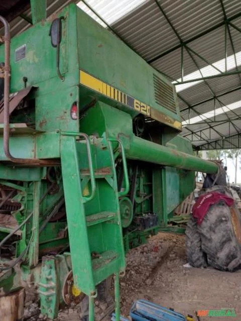 Colheitadeira de Arroz SLC 6200 ano 1988 com plataforma de 16 pés rígida.