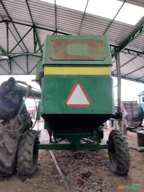 Colheitadeira de Arroz SLC 6200 ano 1988 com plataforma de 16 pés rígida.