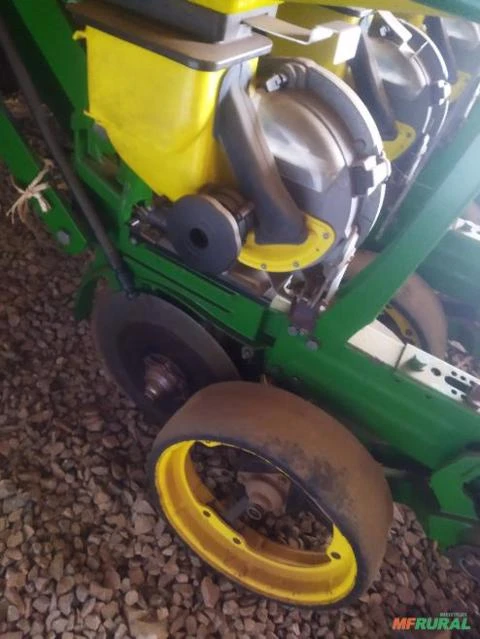 Plantadeira 13 linhas de Soja, John Deere 1113 ano 2014