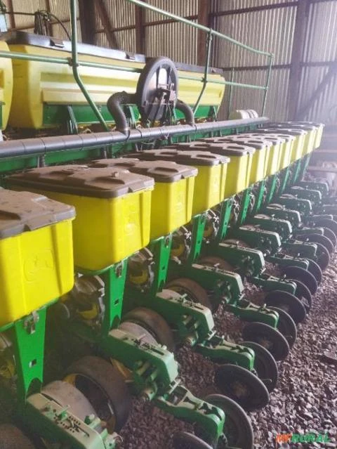 Plantadeira 13 linhas de Soja, John Deere 1113 ano 2014