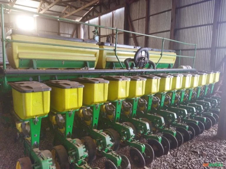 Plantadeira 13 linhas de Soja, John Deere 1113 ano 2014