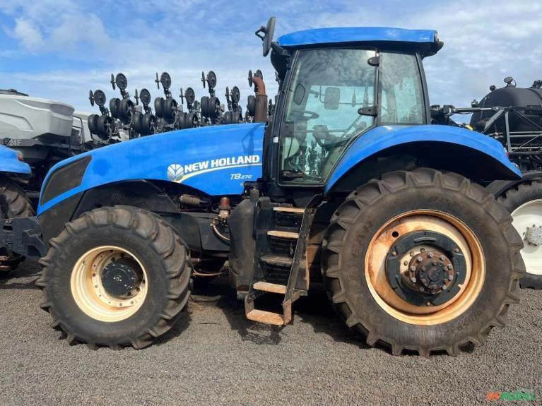 Trator T8.270 New Holland 2013 Imagem Trator T8.270 New Holland 2013