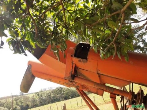 Imagem Colhedora de espigas de milho Imagem Colhedora de espigas de milho