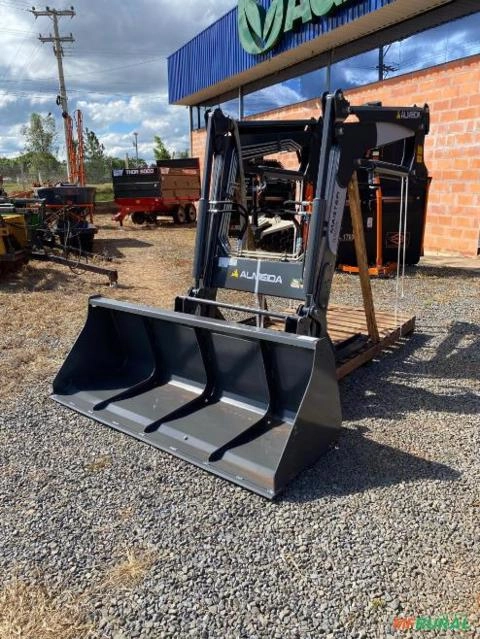 PÁ CARREGADEIRA PCAL 1500 COM CONCHA E JOYSTICK Imagem PÁ CARREGADEIRA PCAL 1500 COM CONCHA E JOYSTICK