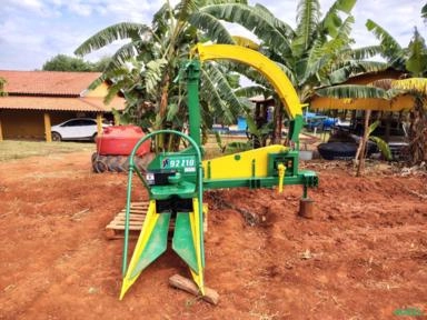 Imagem ENSILADEIRA MANUAL JF 92 Z10 (USADA) Imagem ENSILADEIRA MANUAL JF 92 Z10 (USADA)