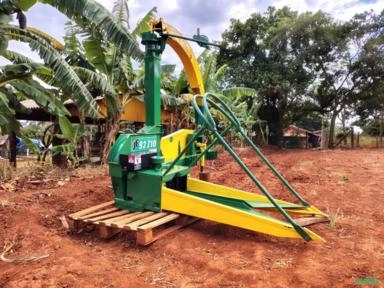 Imagem ENSILADEIRA MANUAL JF 92 Z10 (USADA) Imagem ENSILADEIRA MANUAL JF 92 Z10 (USADA)