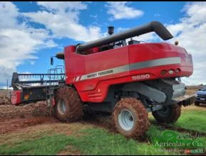 Colheitadeira Massey Ferguson 5650 (Plataforma de Corte 20 Pés - Duplo Rotor)