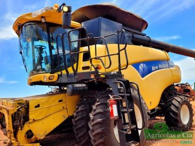 Colheitadeira New Holland CR 9060 (Plataforma de Corte 30 Pés - Rodado Dual) Imagem Colheitadeira New Holland CR 9060 (Plataforma de Corte 30 Pés - Rodado Dual)
