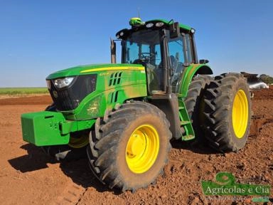 Trator John Deere 6210 M 4x4 (Piloto Automático + Rodado Dual Filipado) Imagem Trator John Deere 6210 M 4x4 (Piloto Automático + Rodado Dual Filipado)