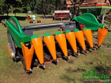 Plataforma de Milho Stara Brava 3630 (7 Linhas de 50 - Acoplamento John Deere) Imagem Plataforma de Milho Stara Brava 3630 (7 Linhas de 50 - Acoplamento John Deere)