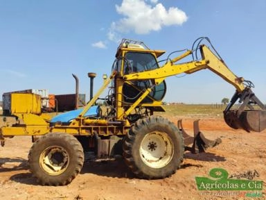 Carregadeira de Cana New Holland TS 100 4x4 (Implemento Motocana) Imagem Carregadeira de Cana New Holland TS 100 4x4 (Implemento Motocana)