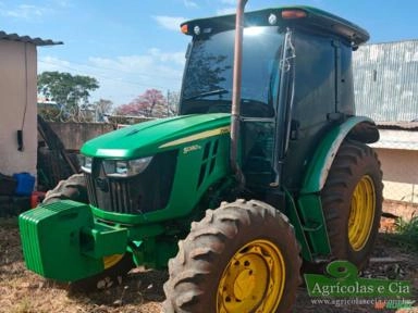 Trator John Deere 5080 E 4x4 (Reversor Power Reverse - Cabine Original) Imagem Trator John Deere 5080 E 4x4 (Reversor Power Reverse - Cabine Original)