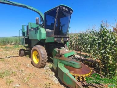 Forrageira Autopropelida Área Total JS (Equipamento SLC 6200 - Motor MWM) Imagem Forrageira Autopropelida Área Total JS (Equipamento SLC 6200 - Motor MWM)