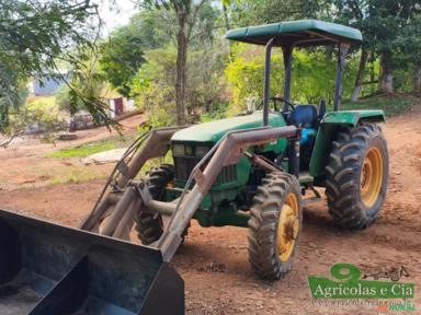 Trator John Deere 5403 4x4 (Conjunto Frontal Concha - Único Dono) Imagem Trator John Deere 5403 4x4 (Conjunto Frontal Concha - Único Dono)