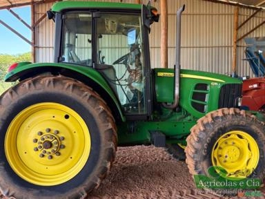 Trator John Deere 6115 J 4x4 (Transmissão Powr Quad - Excelente Estado) Imagem Trator John Deere 6115 J 4x4 (Transmissão Powr Quad - Excelente Estado)