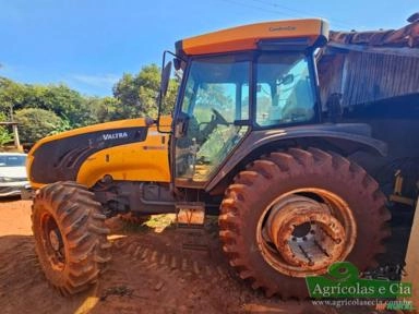 Trator Valtra BM 110 4x4 (Cabine Original - Multitorque) Imagem Trator Valtra BM 110 4x4 (Cabine Original - Multitorque)