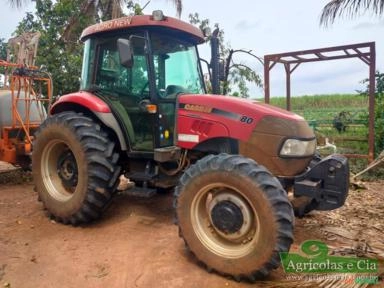 Trator Case Farmall 80 4x4 (Reversor Mecânico - Cabine Original) Imagem Trator Case Farmall 80 4x4 (Reversor Mecânico - Cabine Original)