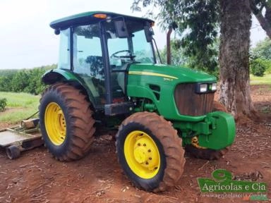 Trator John Deere 5090 E 4x4 (Cabine Original - Todo Revidado) Imagem Trator John Deere 5090 E 4x4 (Cabine Original - Todo Revidado)